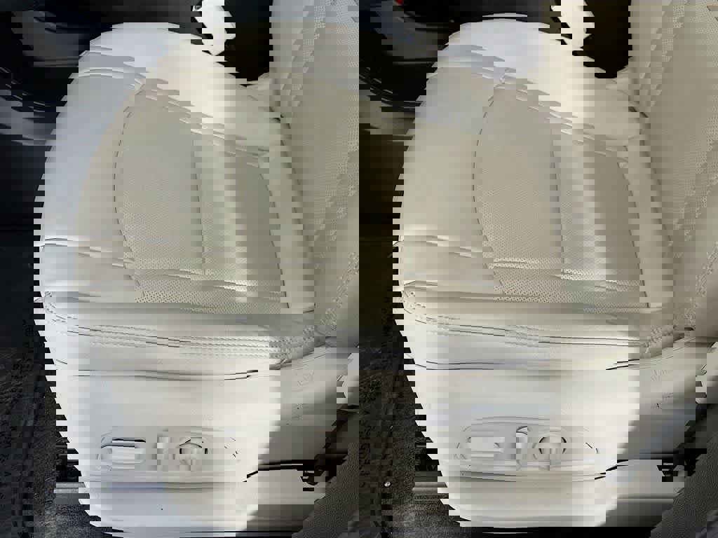 Used 2023 Buick Enclave Essence w/ Sport Touring Edition image 29