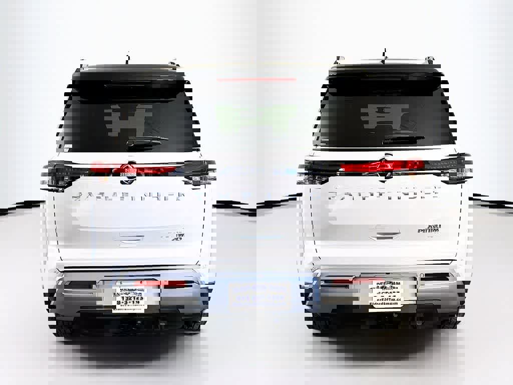 Used 2025 Nissan Pathfinder Platinum w/ Cargo Package image 4