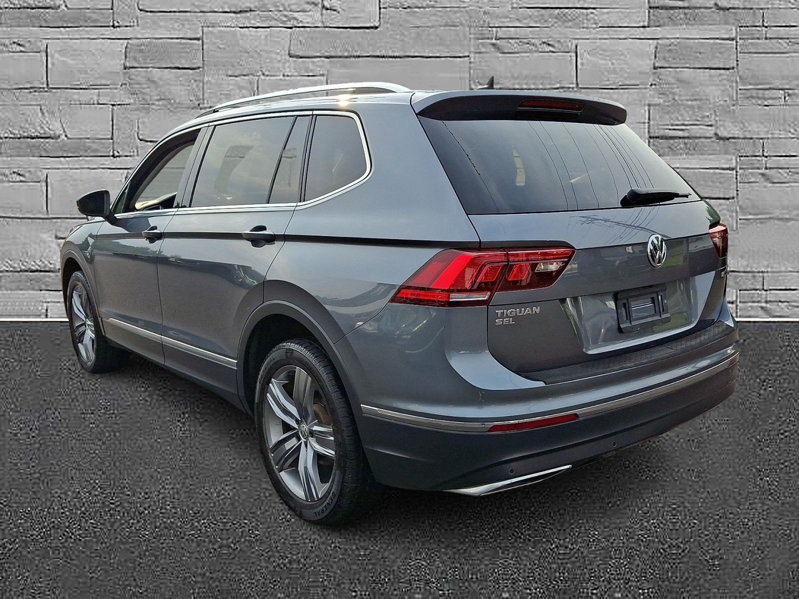 Used 2020 Volkswagen Tiguan SEL AWD/4WD image 8