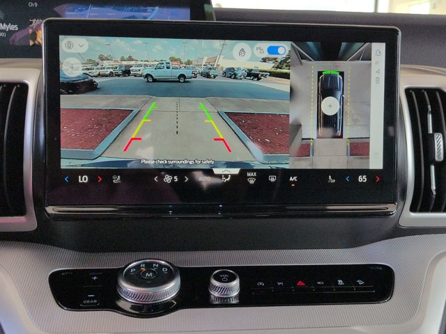 Certified 2025 Ford Expedition Active AWD/4WD image 23