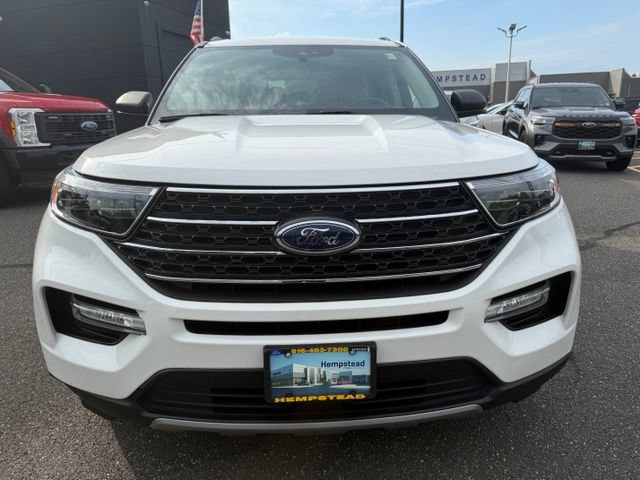 Certified 2022 Ford Explorer XLT w/ Equipment Group 202A AWD/4WD image 2
