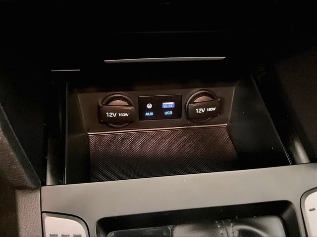 Used 2017 Hyundai Elantra Limited w/ Limited Tech Package 08 FWD image 31