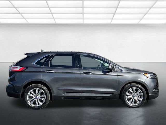 Certified 2019 Ford Edge Titanium w/ Equipment Group 301A image 3