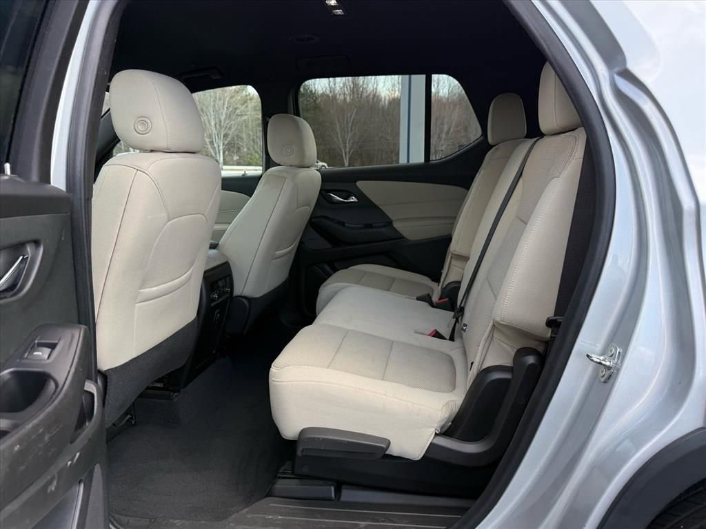 Used 2022 Chevrolet Traverse LS image 13
