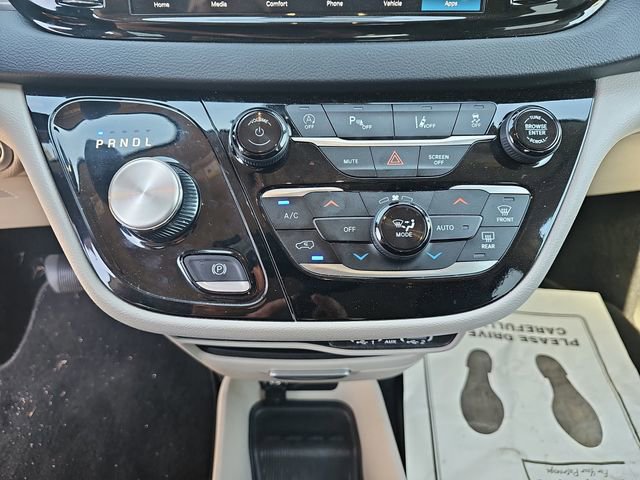 Used 2024 Chrysler Pacifica Touring-L FWD image 28