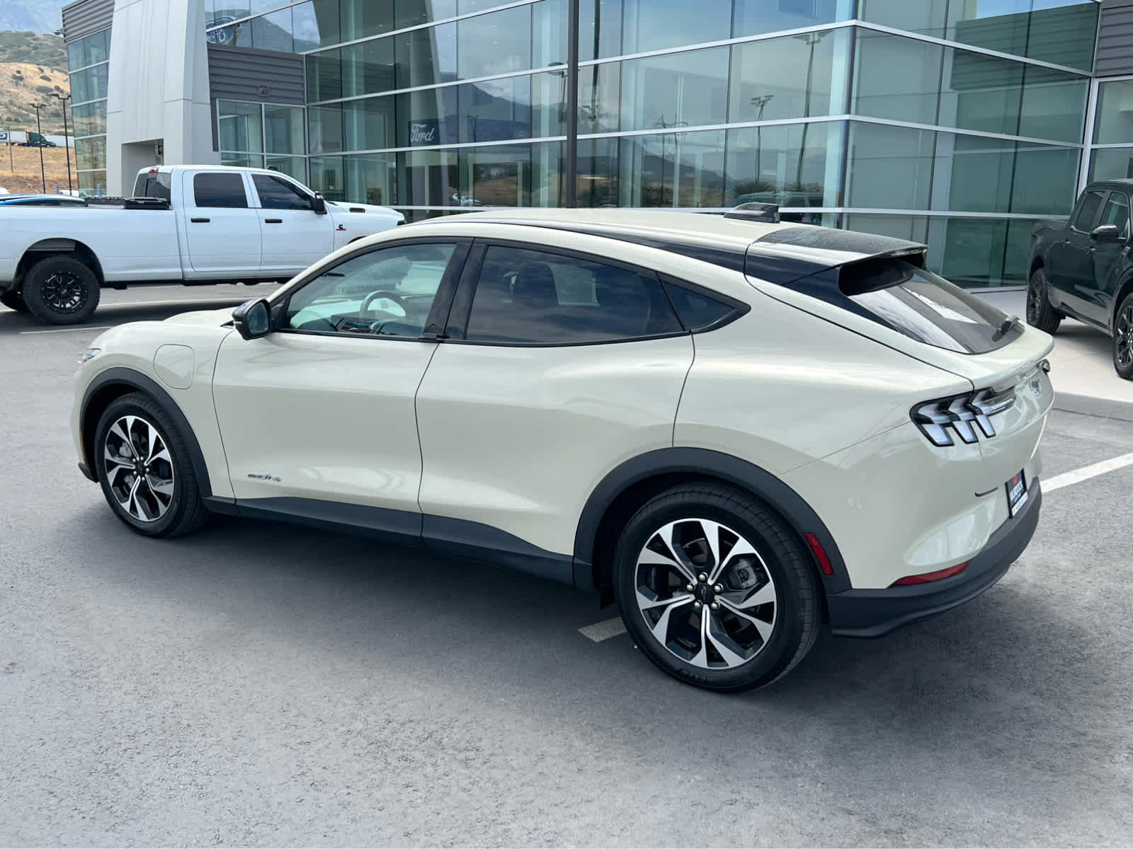Certified 2025 Ford Mustang Mach-E Select AWD/4WD image 11