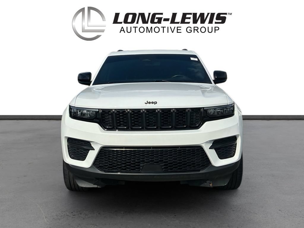 Used 2022 Jeep Grand Cherokee Altitude AWD/4WD image 11