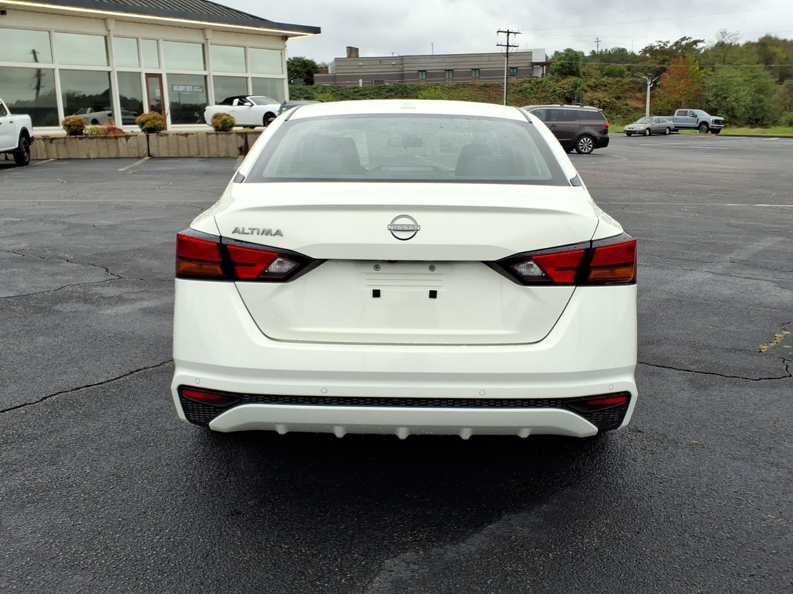 Used 2025 Nissan Altima 2.5 SV FWD image 7
