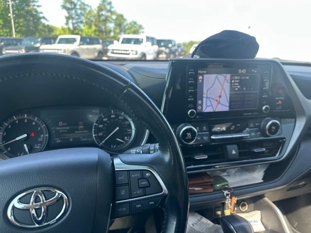 Used 2021 Toyota Highlander XLE FWD image 11