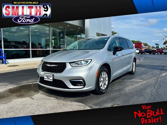 Used 2024 Chrysler Pacifica Touring-L