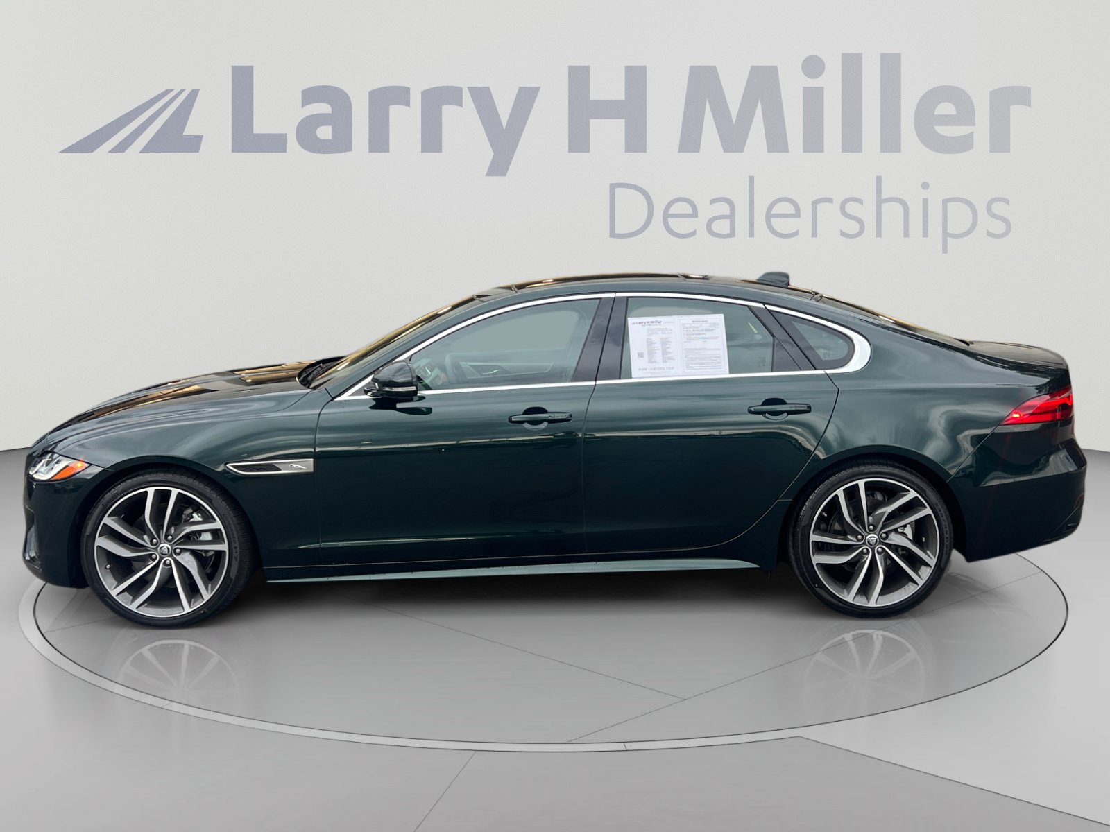 Used 2024 Jaguar XF R-Dynamic SE AWD/4WD image 2