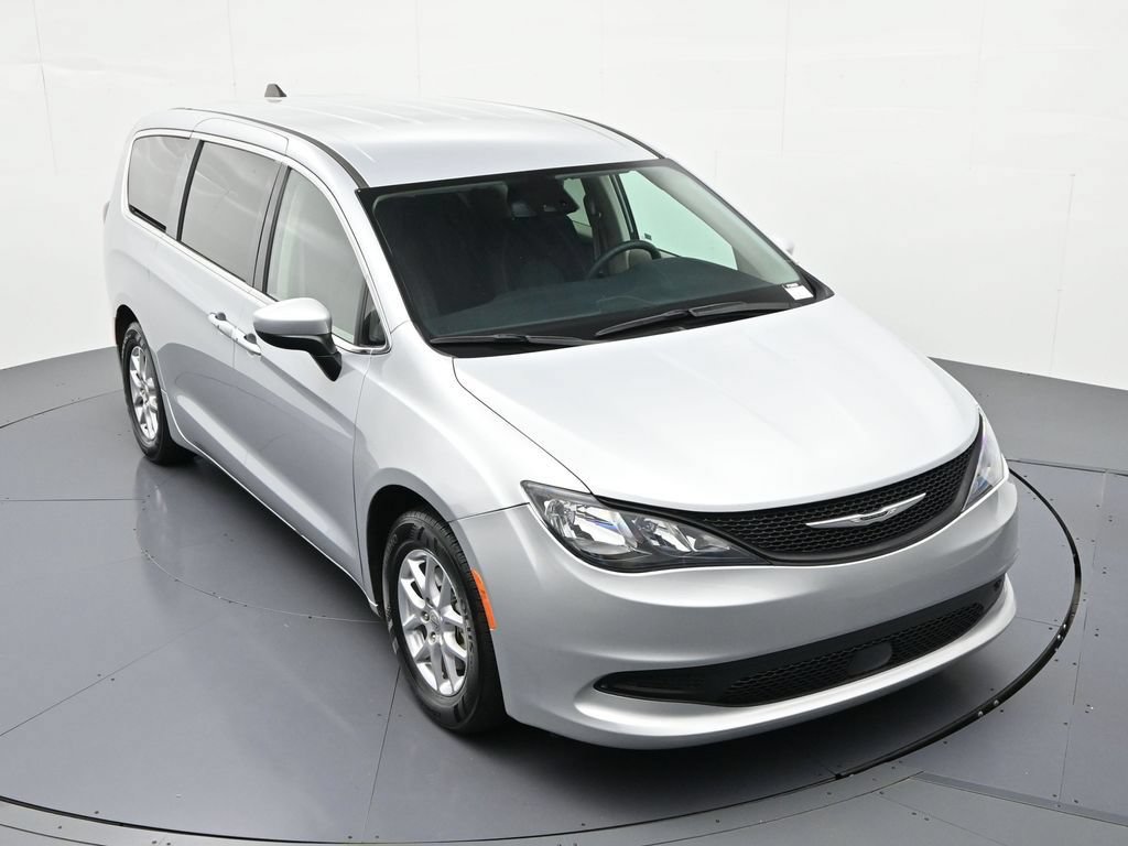 Used 2023 Chrysler Voyager LX FWD image 14