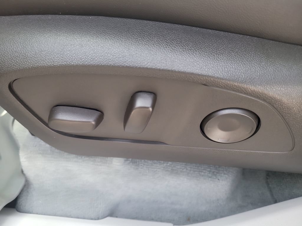 Used 2025 GMC Acadia Denali w/ LPO, Floor Liner Package FWD image 22