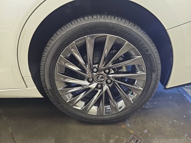 Used 2024 Lexus ES 350 Ultra Luxury w/ Accessory Package (Z2) FWD image 32
