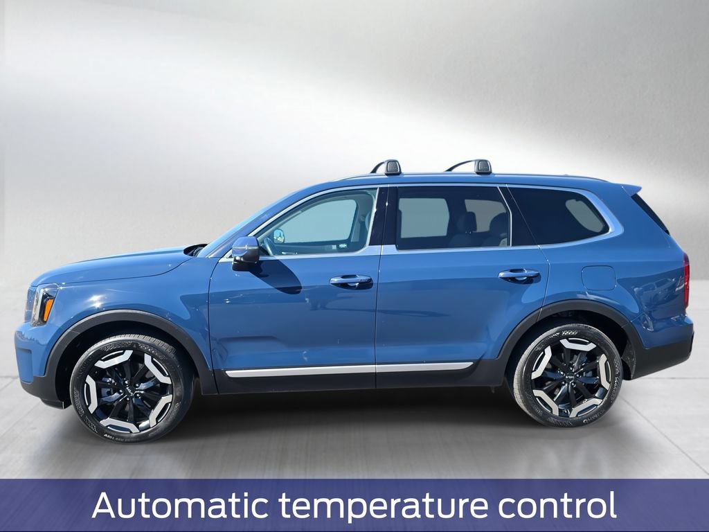 Used 2025 Kia Telluride S FWD image 3