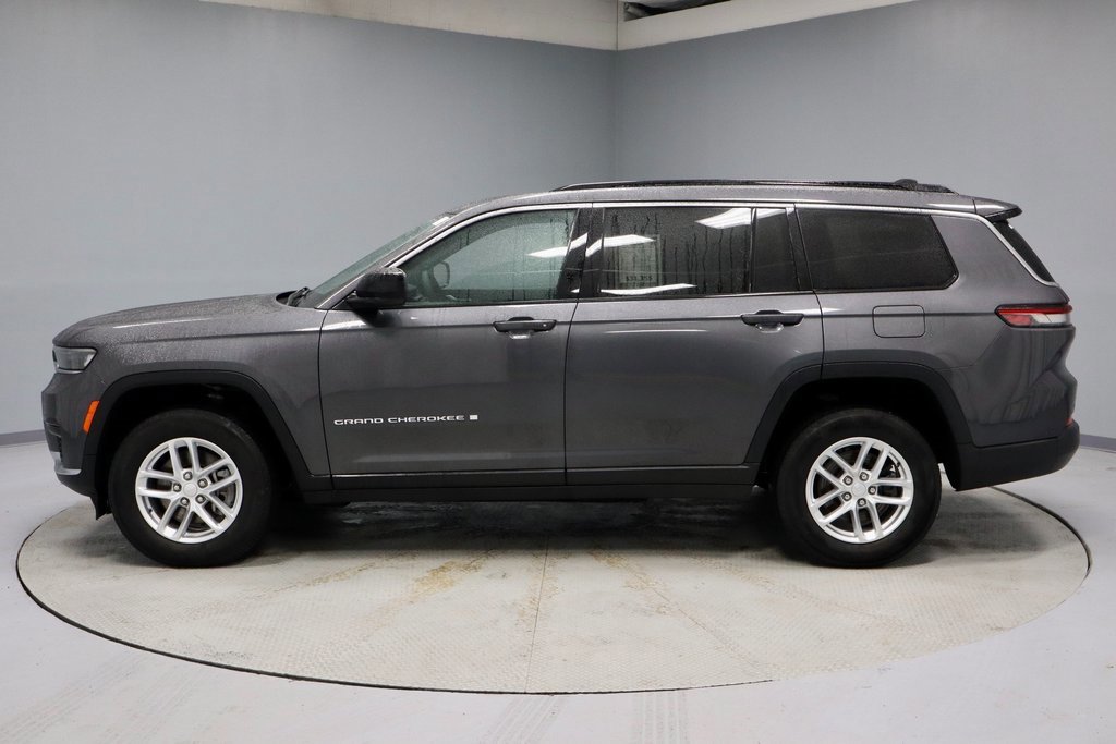 Used 2024 Jeep Grand Cherokee L Laredo image 2