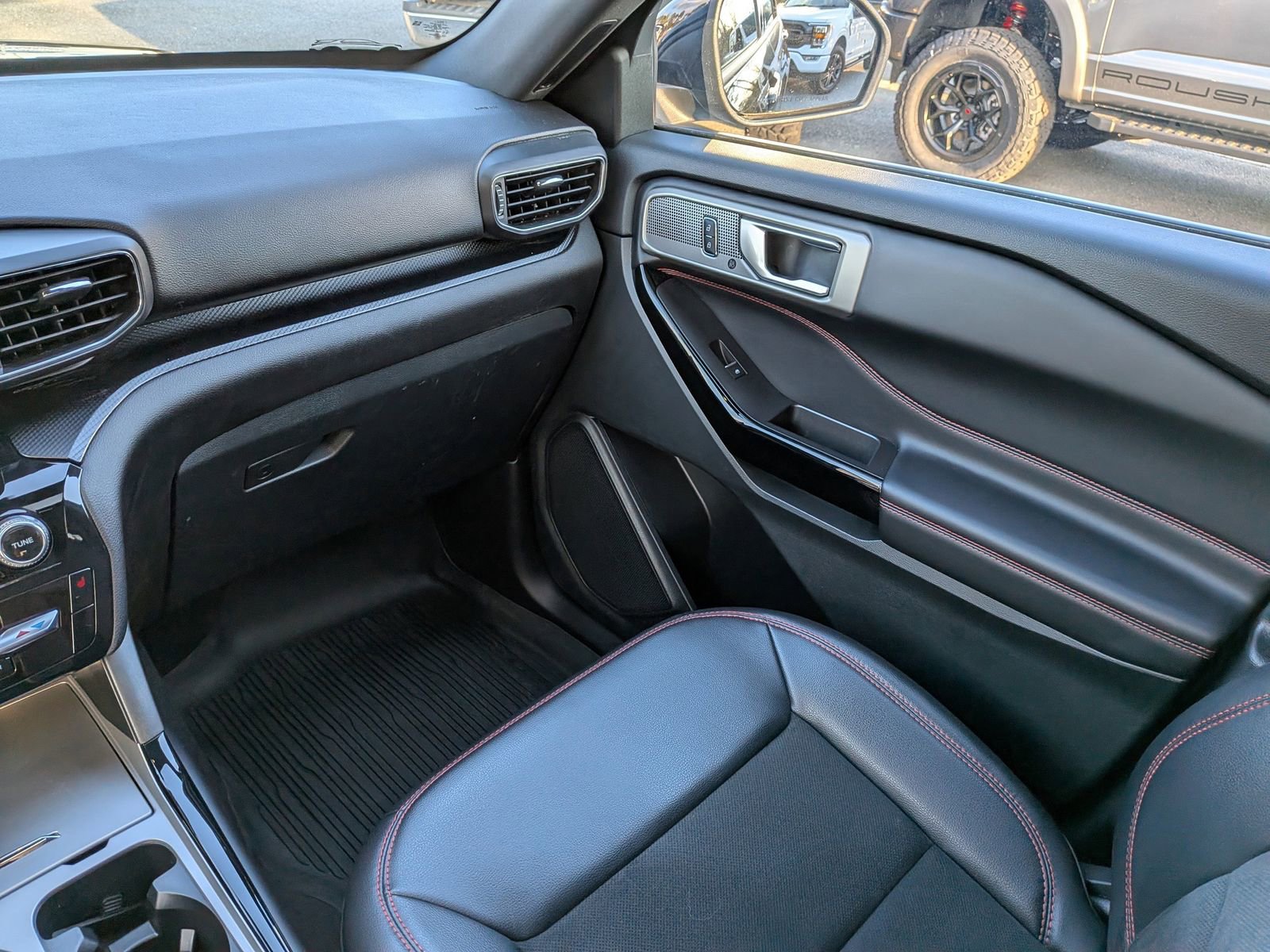 Certified 2023 Ford Explorer ST-Line w/ Class IV Trailer Tow Package image 19