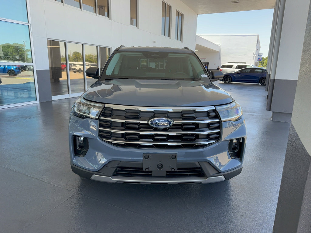 Certified 2025 Ford Explorer Active w/ Active Comfort Package RWD image 3