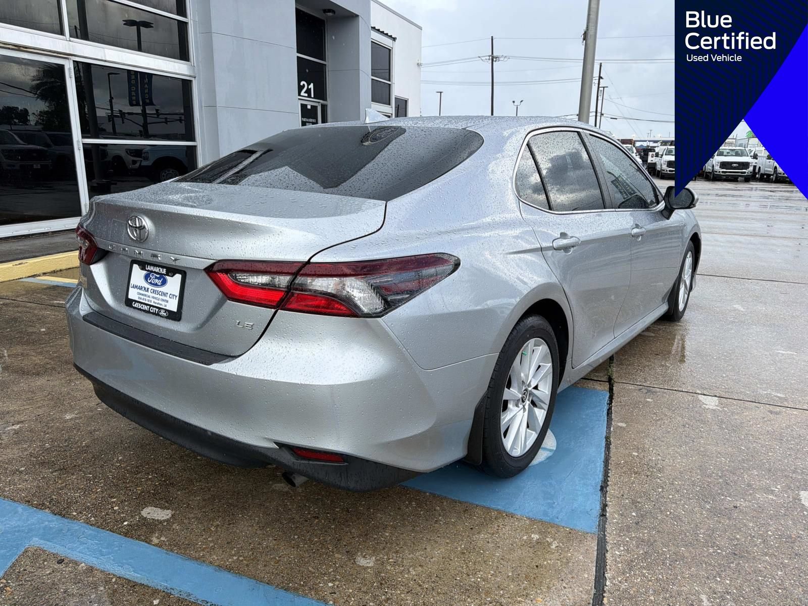 Used 2022 Toyota Camry LE FWD image 11