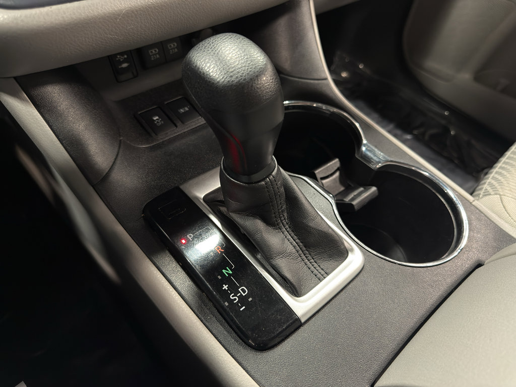 Used 2017 Toyota Highlander LE image 25