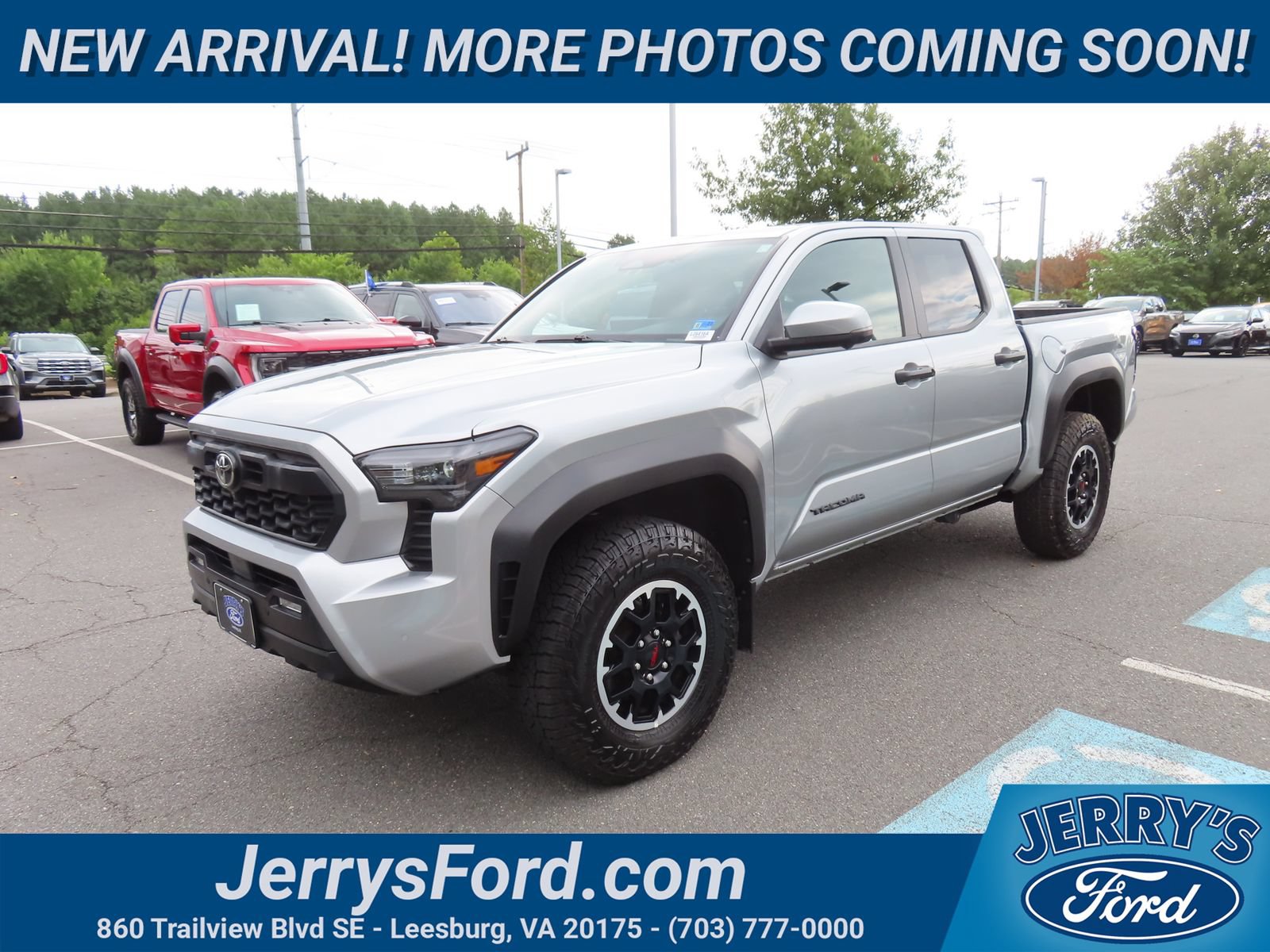 Used 2024 Toyota Tacoma TRD Off-Road w/ TRD Off Road Premium Package AWD/4WD image 3