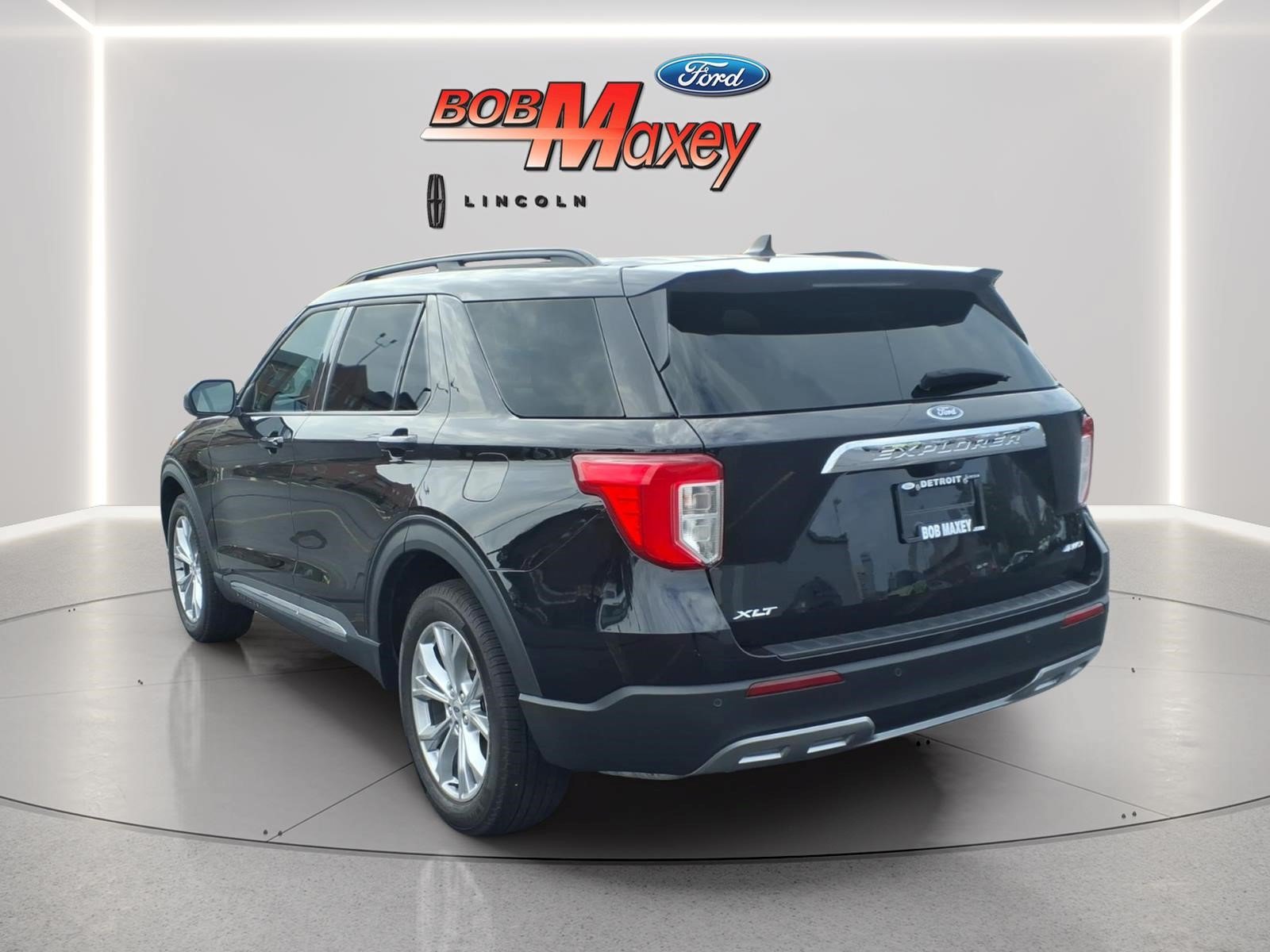 Certified 2024 Ford Explorer XLT w/ Equipment Group 202A AWD/4WD image 6