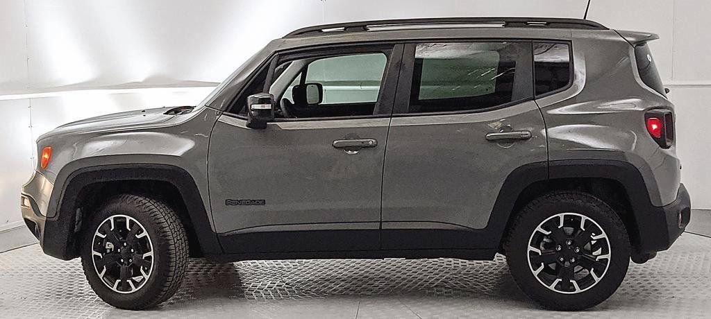 Used 2023 Jeep Renegade Latitude AWD/4WD image 5
