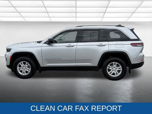 Used 2022 Jeep Grand Cherokee Laredo w/ Luxury Tech Group I AWD/4WD image 4
