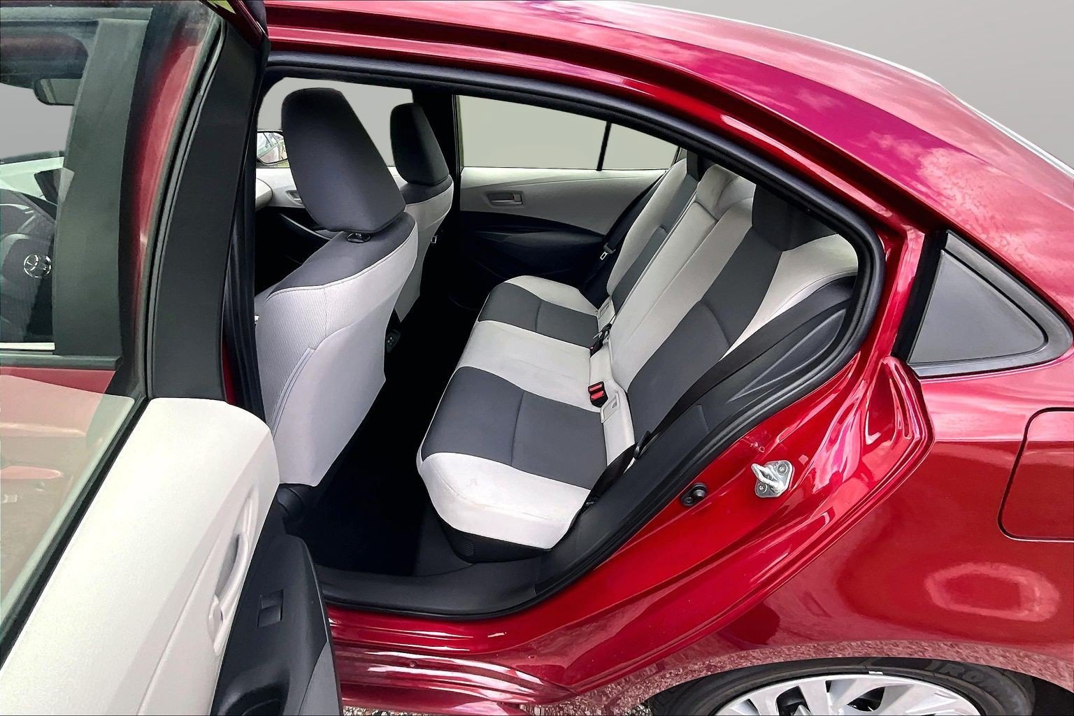 Used 2025 Toyota Corolla LE FWD image 18