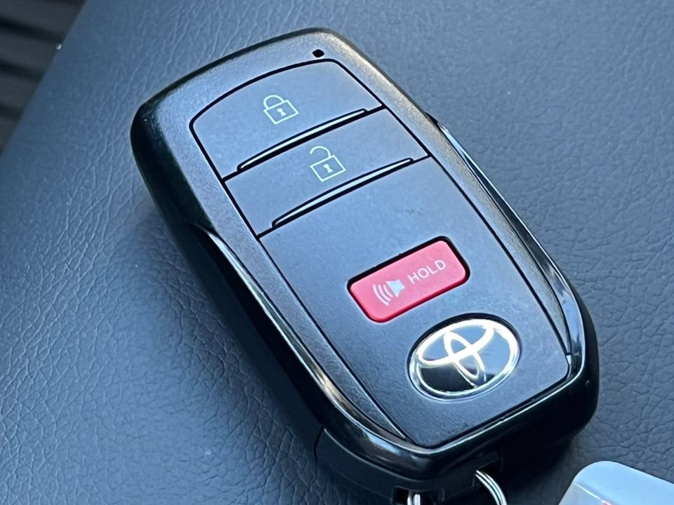 Used 2023 Toyota Corolla Cross AWD Hybrid image 26