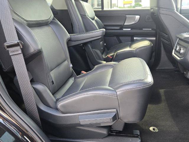 Certified 2025 Ford Expedition Platinum w/ Driver's Package AWD/4WD image 9