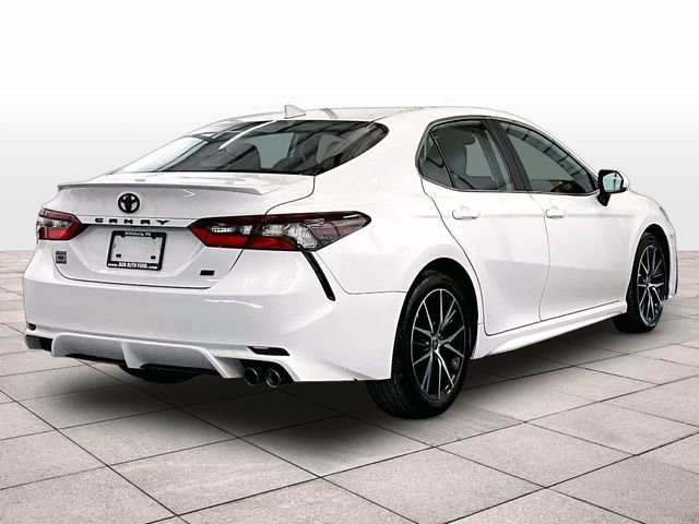 Used 2024 Toyota Camry SE w/ Cold Weather Package FWD image 11