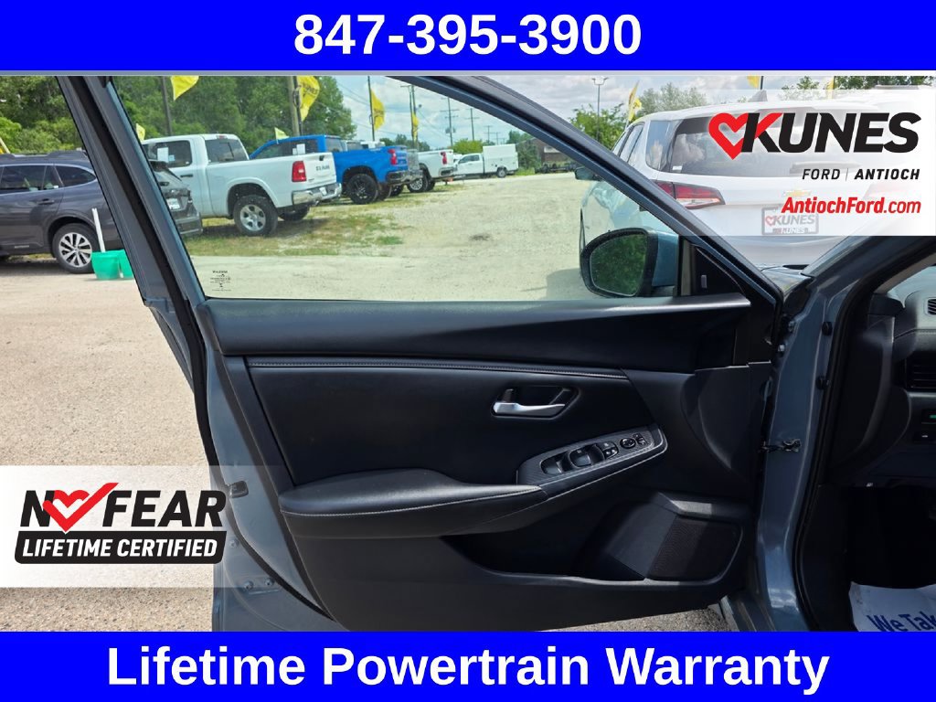 Used 2024 Nissan Sentra SV FWD image 17