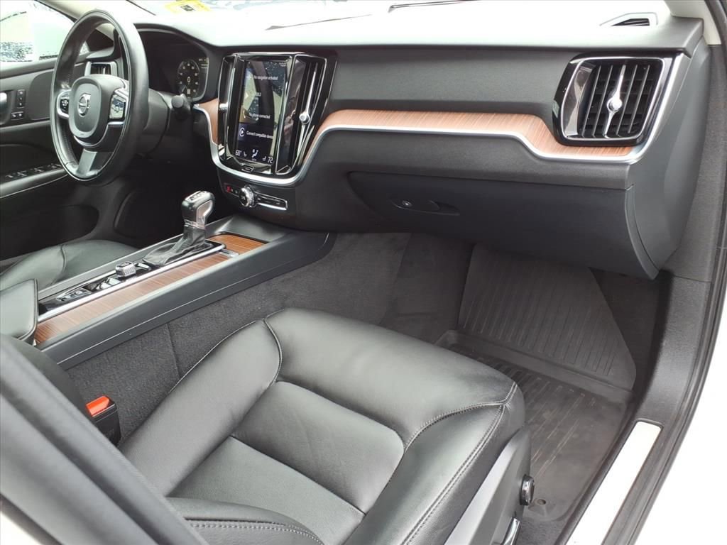Used 2021 Volvo S60 T5 Momentum w/ Climate Package image 10