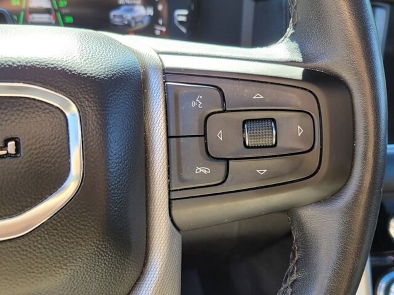 Used 2023 GMC Yukon Denali w/ Denali Reserve Package image 26