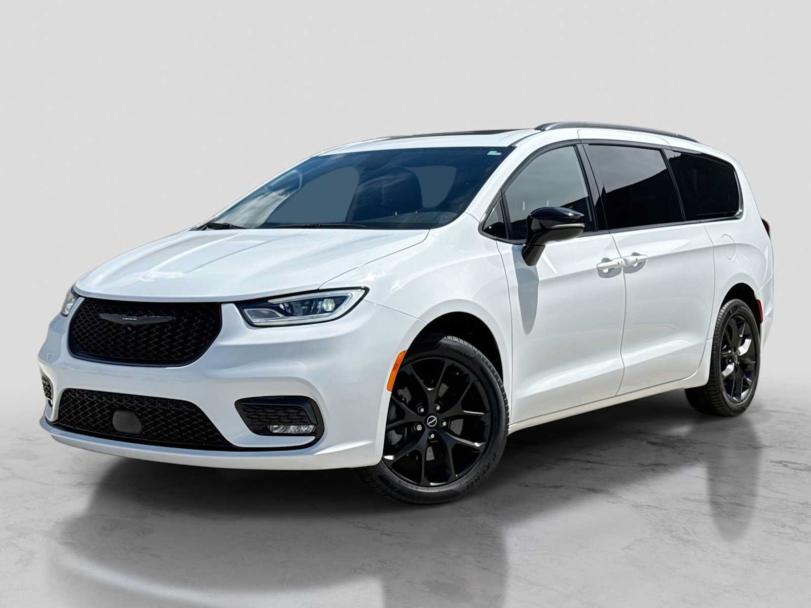 Used 2026 Chrysler Pacifica Limited w/ S Appearance Package AWD/4WD image 1