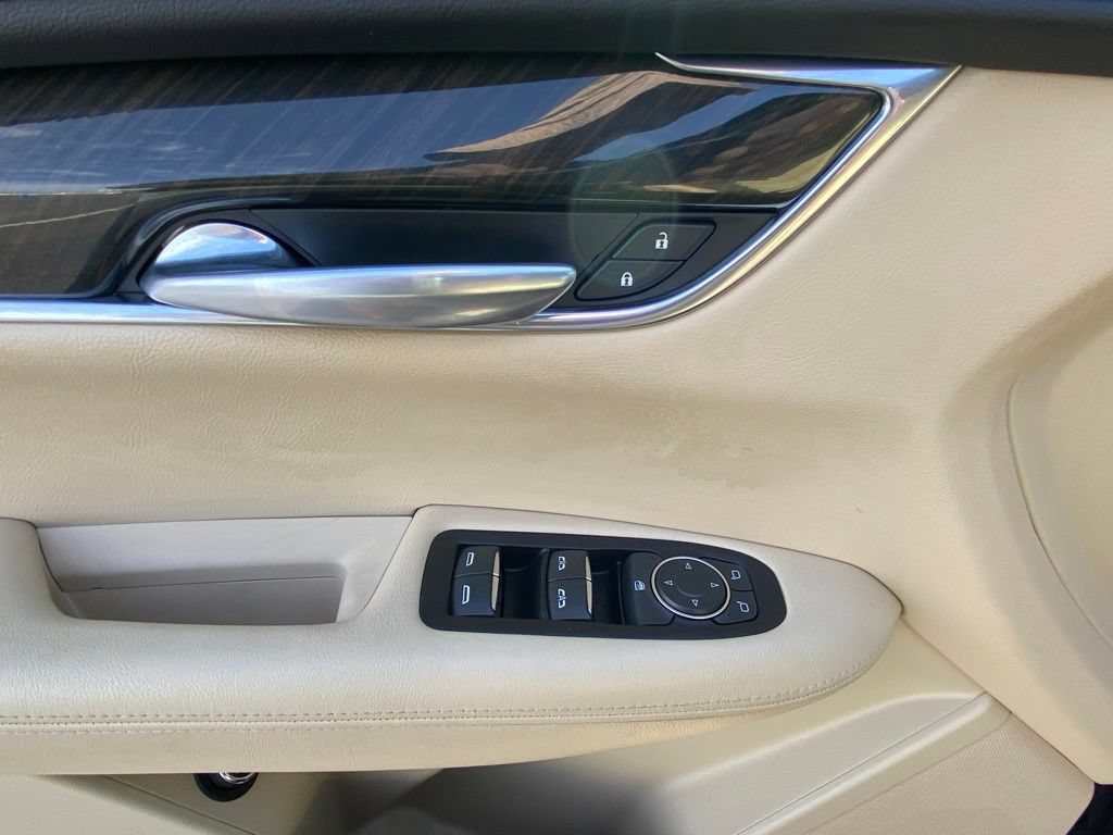 Used 2018 Cadillac XT5 AWD image 11