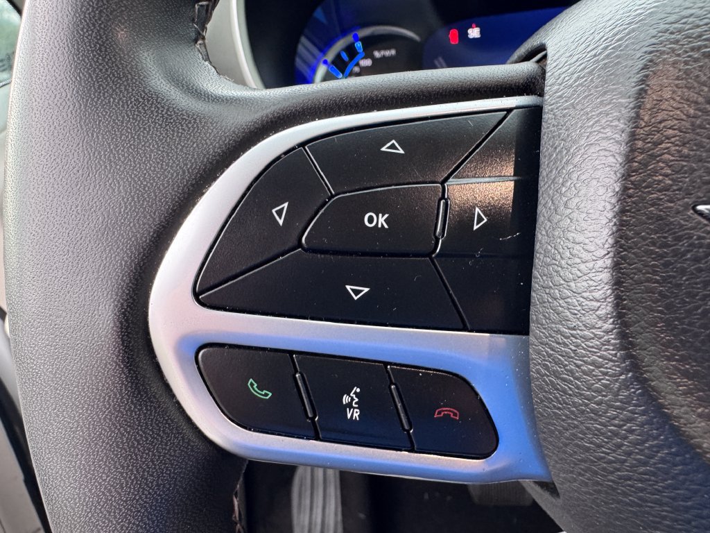 Used 2023 Chrysler Pacifica Touring-L FWD image 26