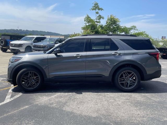 Certified 2026 Ford Explorer ST-Line w/ ST-Line Street Pack RWD image 7