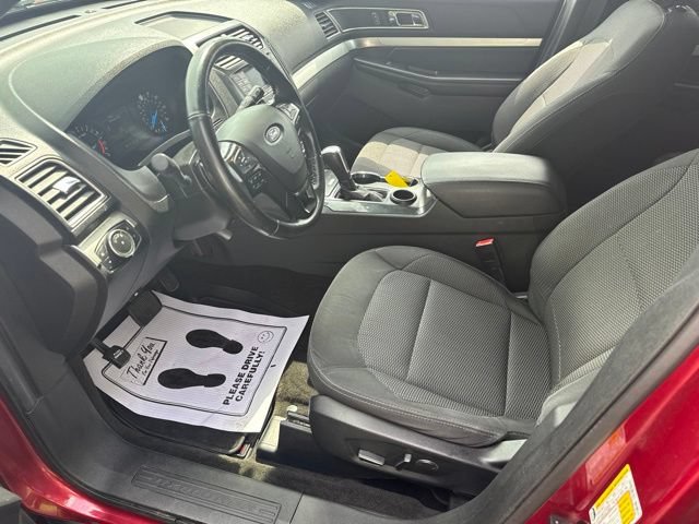 Certified 2017 Ford Explorer XLT FWD image 6