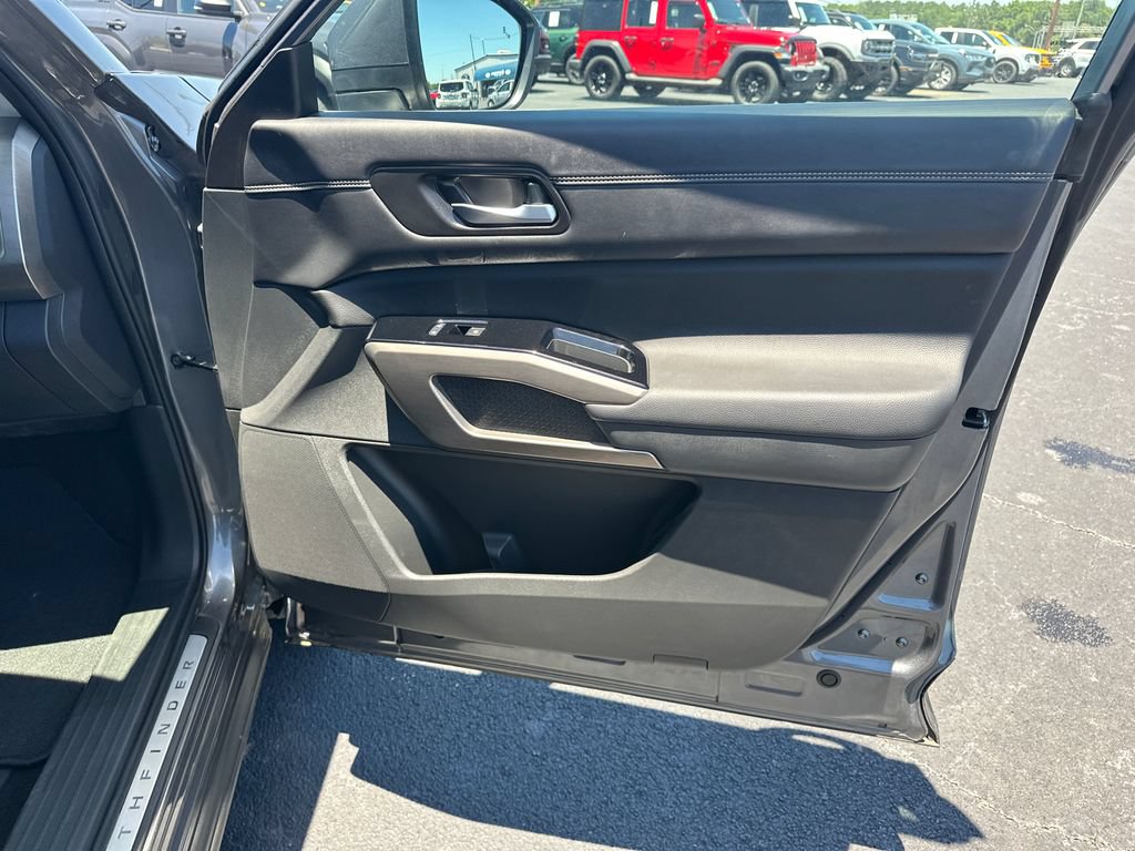 Used 2024 Nissan Pathfinder Platinum FWD image 14
