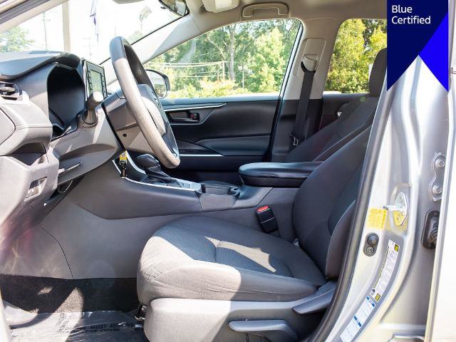 Used 2021 Toyota RAV4 LE w/ Carpet Mat Package (TMS) AWD/4WD image 17