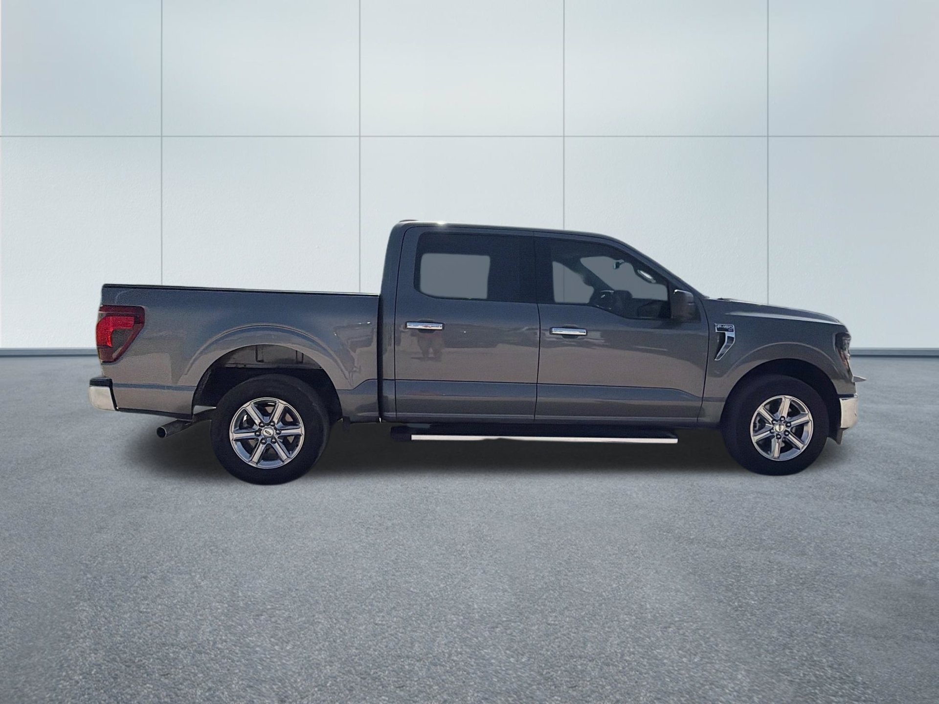 Certified 2024 Ford F150 XLT w/ Mobile Office Package RWD image 4