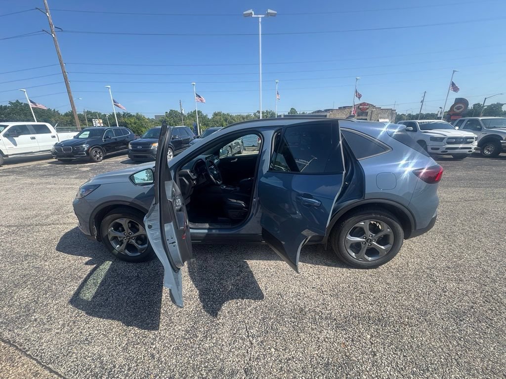 Certified 2025 Ford Escape ST-Line w/ Equipment Group 301A FWD image 4