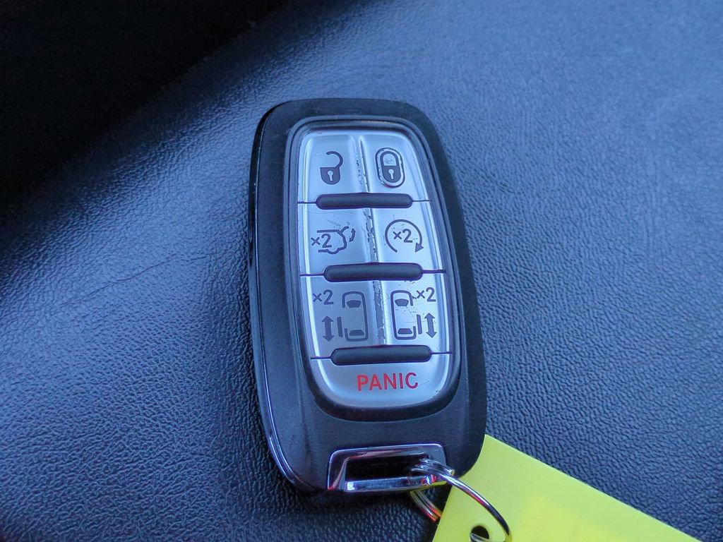 Used 2025 Chrysler Pacifica Select image 30