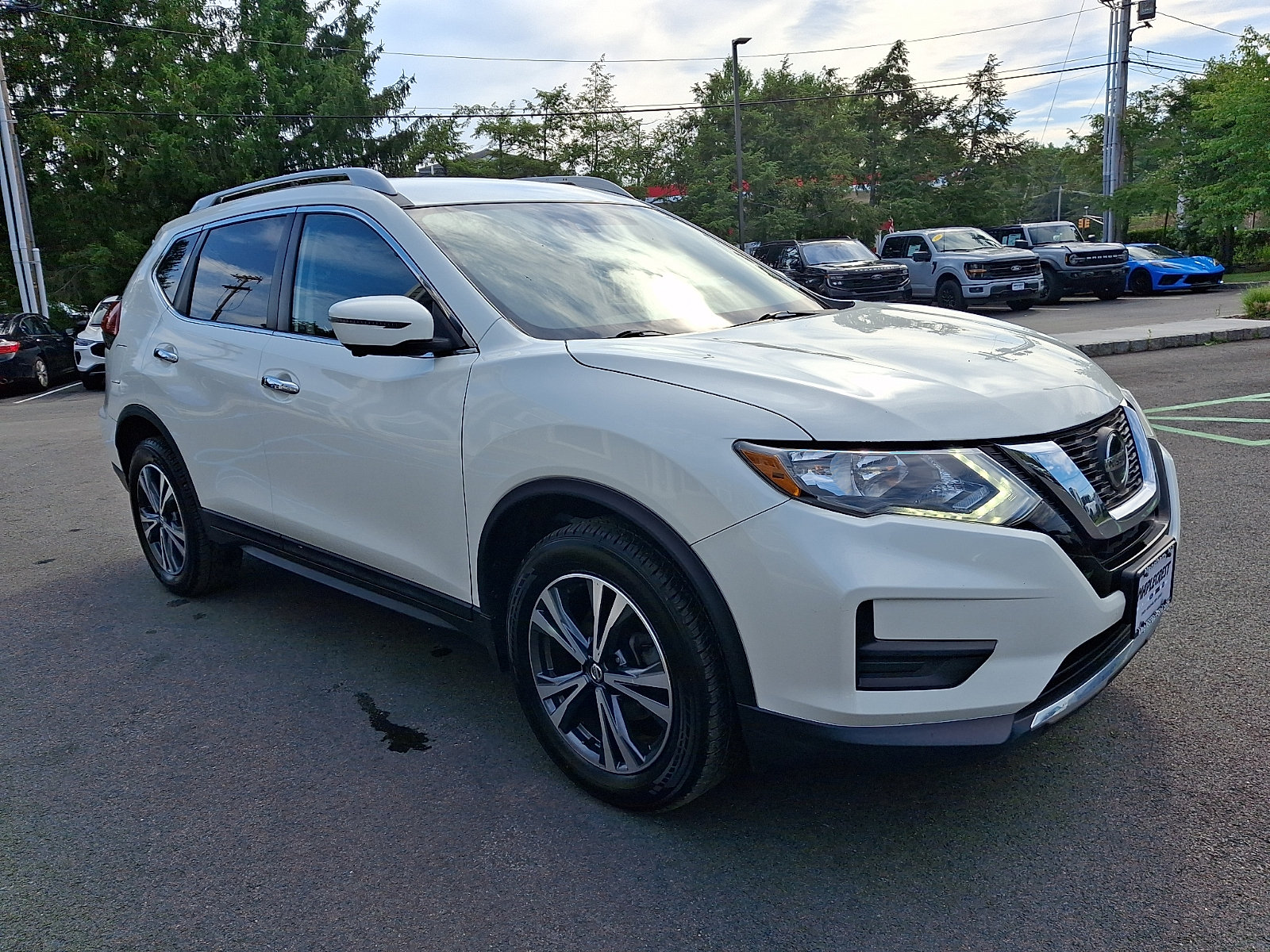 Used 2019 Nissan Rogue SV w/ Premium Package AWD/4WD image 3