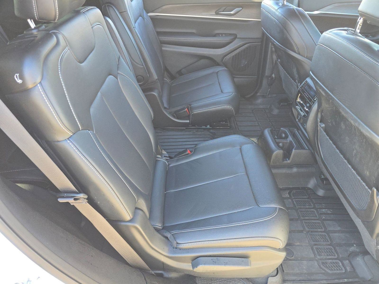 Used 2025 Jeep Grand Cherokee L Limited w/ Luxury Tech Group II image 28