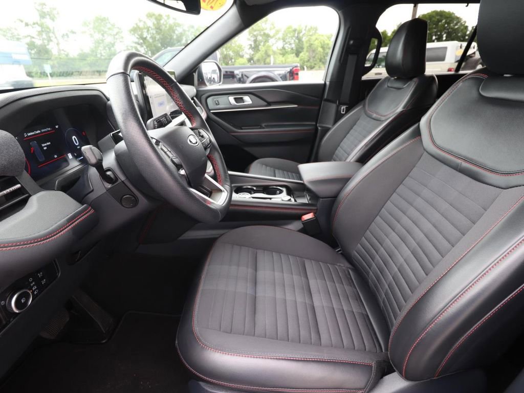 Certified 2025 Ford Explorer ST-Line w/ Premium Package image 8