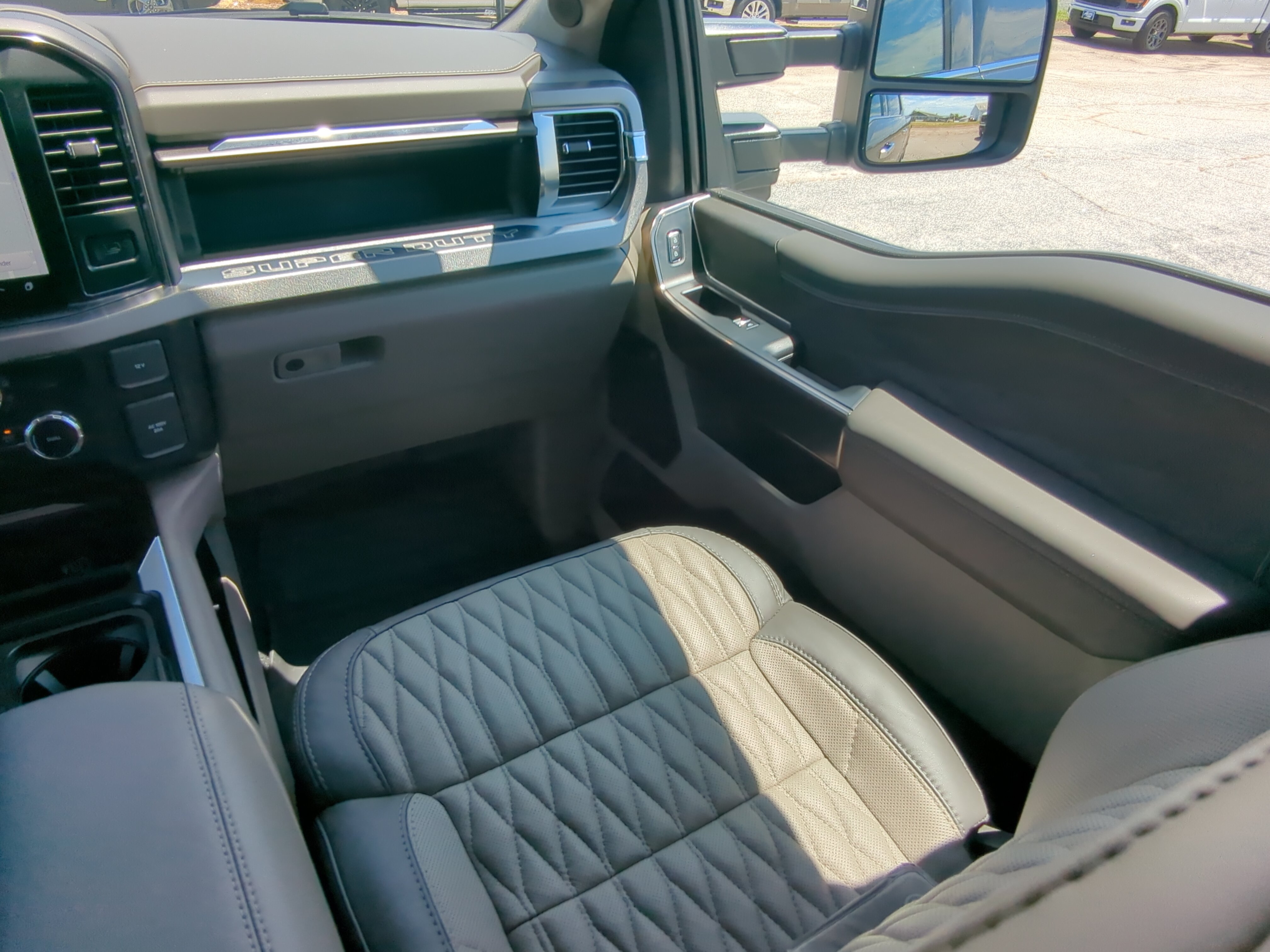 Certified 2026 Ford F250 Platinum w/ Platinum Plus Package AWD/4WD image 15