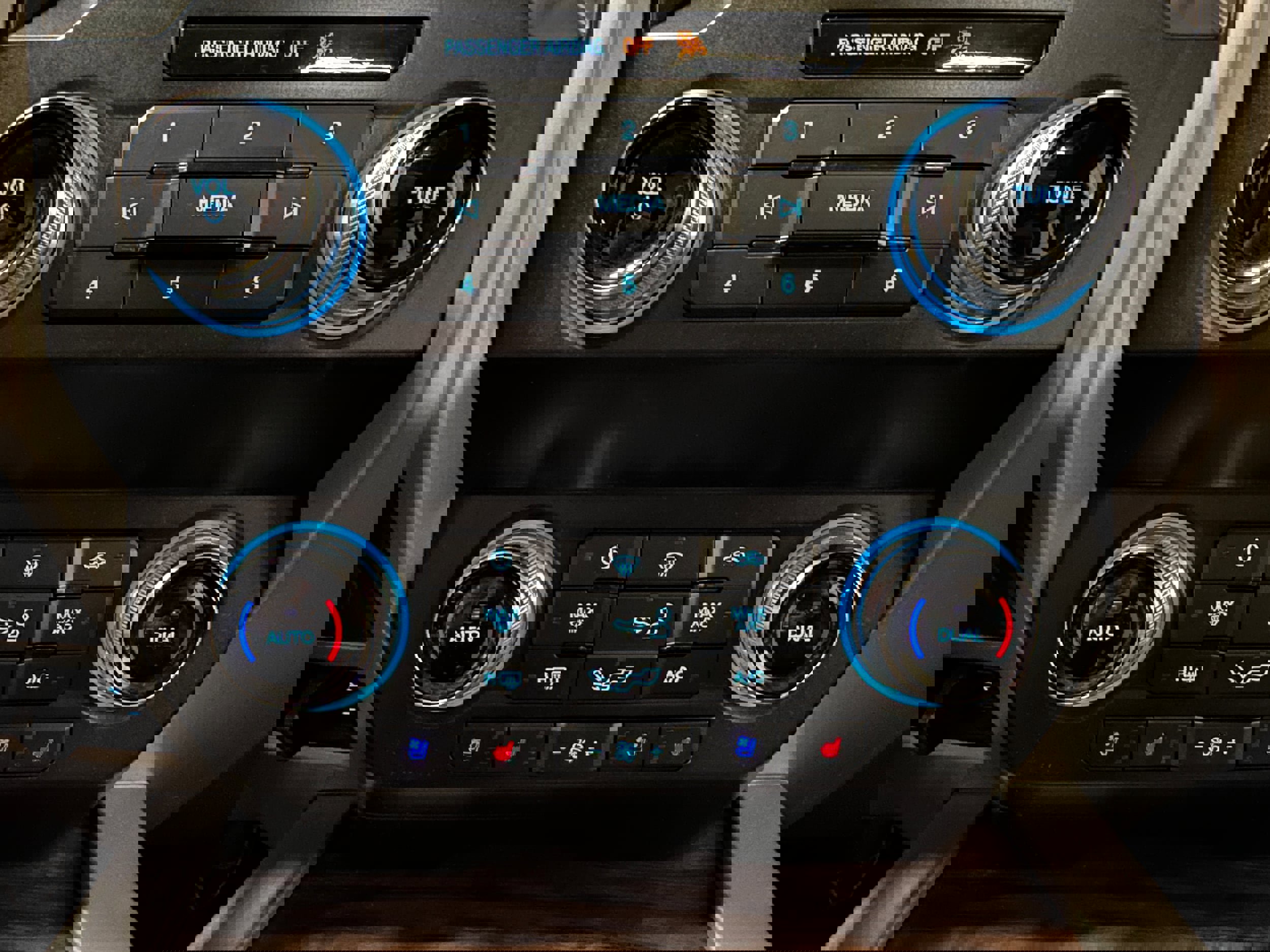 Certified 2020 Ford F150 Lariat w/ Equipment Group 502A Luxury image 29